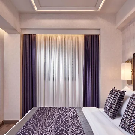 Hotel Electra Metropolis 5*